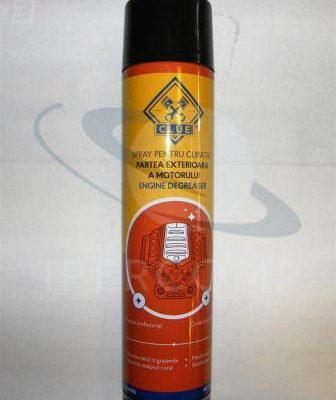 Spray curatat degresat partea exterioara a motorului otopeni